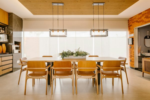 How Can You Incorporate a Retractable Ceiling in a Multi-Purpose Room Design?